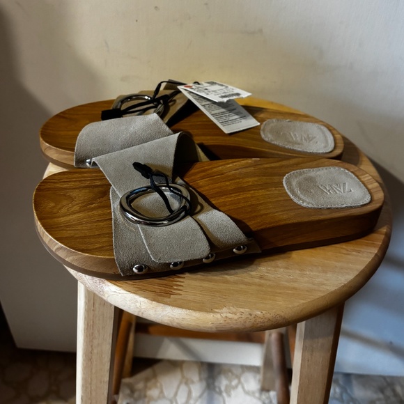 Zara taupe beige real suede leather buckled flat slip-on sandals NWT - Picture 3 of 11